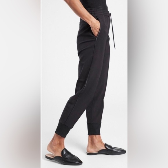 NWOT Athleta Endeavor Joggers - Size 4 - Picture 2 of 9